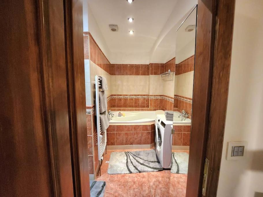 Spacious Apartment 6Min From The Dancing House Prag Dış mekan fotoğraf