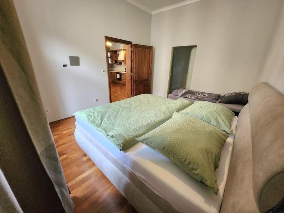 Spacious Apartment 6Min From The Dancing House Prag Dış mekan fotoğraf