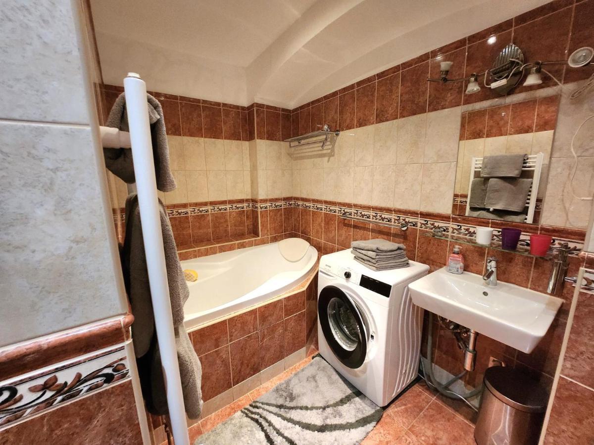 Spacious Apartment 6Min From The Dancing House Prag Dış mekan fotoğraf